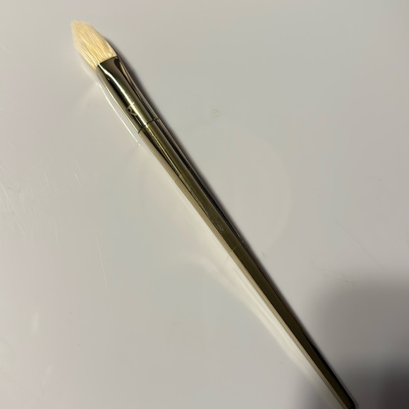 Real Techniques Bold Metals Collection 102 Triangle Concealer Brush - Picture 3 of 9